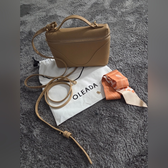 Oleada Elegant Tan Leather Handbag - Picture 6 of 15